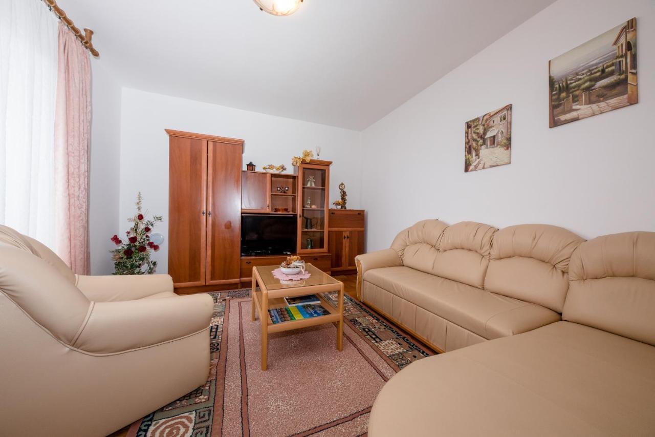 Scerbe 3103 Appartement Mundanije